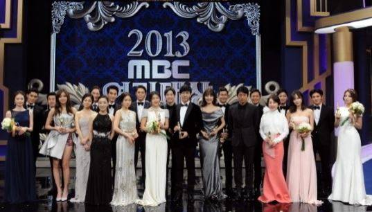 2014 MBC 연기대상 MC가 신동엽과 수영으로 확정됐다. (사진=2013 MBC 연기대상 방송 캡처) 