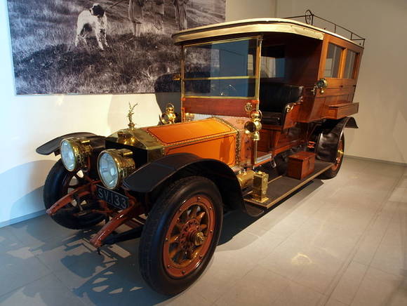 1910년 등장한 롤스로이스 실버 고스트 슈팅 브레이크는 마차에서 벗어난 최초의 슈팅 브레이크라 할 수 있다.(사진=위키피디아) 