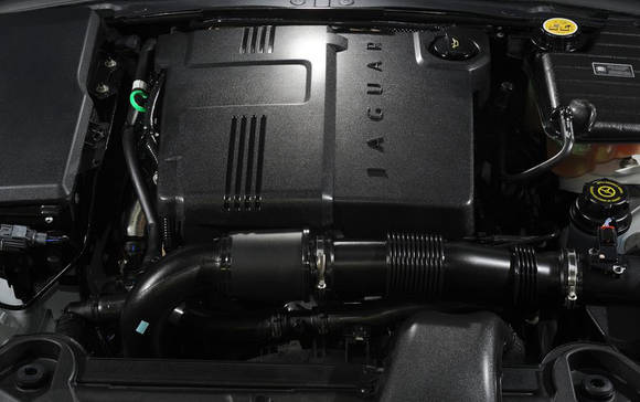 XF 스포츠브레이크의 디젤 엔진은 연비와 성능 모두를 만족시키는 것이 특징이다.(사진=재규어) 