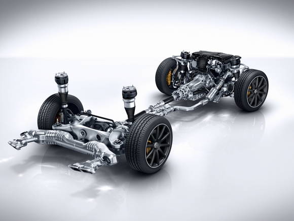 V8 트윈터보 엔진은 듀얼클러치 변속기, 4륜구동 시스템과 짝을 이룬다.(사진=메르세데스-벤츠) 