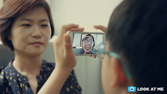 자폐아동의 눈맞춤·의사소통 개선을 돕는 ‘룩앳미(Look at me)’ 캠페인(사진=삼성전자) 