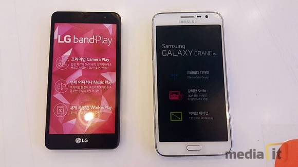 B대리점에서 추천해준 중저가폰 'LG밴드플레이'(왼쪽)와 '갤럭시 그랜드 맥스' 