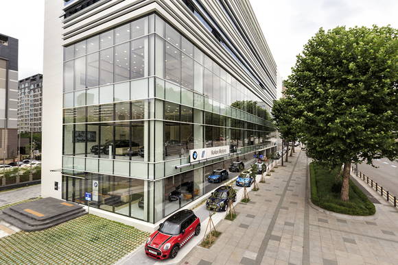 코오롱모터스가 운영 중인 BMW·MINI 삼성 전시장. 국내 수입차 전시장 가운데 최대 규모다. (사진=BMW코리아) 