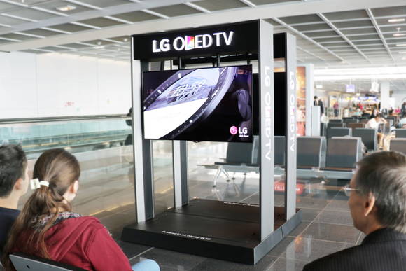 LG전자는 국내 8개 공항을 포함해 10월 말까지 23개국 39개 주요 공항에 200여 대의 올레드 TV를 설치할 계획이다.(사진=LG전자) 
