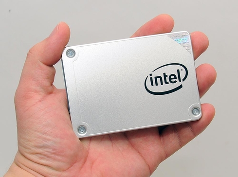 인텔 540s 시리즈는 ‘신뢰성’을 중시하는 인텔이 내놓은 첫 소비자용 TLC SSD라는 점에서 의미가 크다. / 최용석 기자