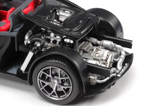 타미야의 혼다 ‘NSX’ 스포츠카 프라모델은 엔진룸과 프론트 그릴 등이 매우 정교하게 표현되어 있다. / 타미야 제공