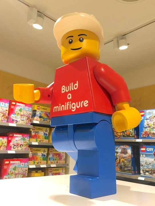 레고 스토어에서는 자신만의 레고 피규어를 만들 수 있는 코너가 마련되어 있다. / 김형원 기자