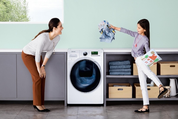2016년 싱가포르 대통령 디자인상 ‘올해의 디자인상’ 수상한 삼성전자 애드워시 세탁기. / 삼성전자 제공