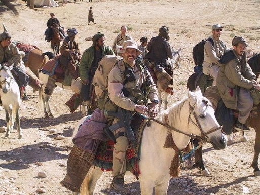 2001년 아프간에서 탈레반과 교전 중인 미군 특수부대원.