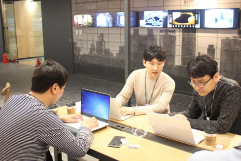 LG전자 한국영업본부 임직원들이 사무실 이전작업을 완료해 10일부터 새 사옥인 ‘LG 서울역 빌딩’으로 출근한다. / LG전자 제공