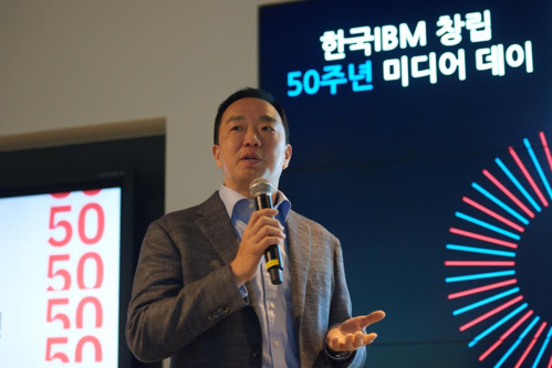 장화진 한국IBM 대표가 코그너티브 컴퓨팅에 대해 설명하고 있다. / 한국IBM 제공