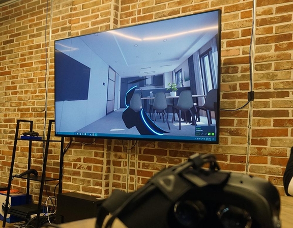 올림플래닛이 선보인 ‘아크원’은 ‘언리얼 엔진’을 사용해 다양한 환경 요소를 실시간으로 변경할 수 있고 기존 VR 실내 조감 솔루션에 비해 월등히 뛰어난 사실감과 퀄리티를 제공하는 독자적인 ‘VR 투어’다. / 최용석 기자