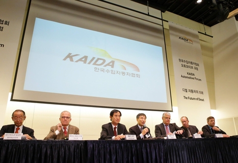 2016년 11월 개최된 제1회 KAIDA 오토모티브 포럼에서 발표자들이 토론을 하고 있다. / 한국수입자동차협회 제공