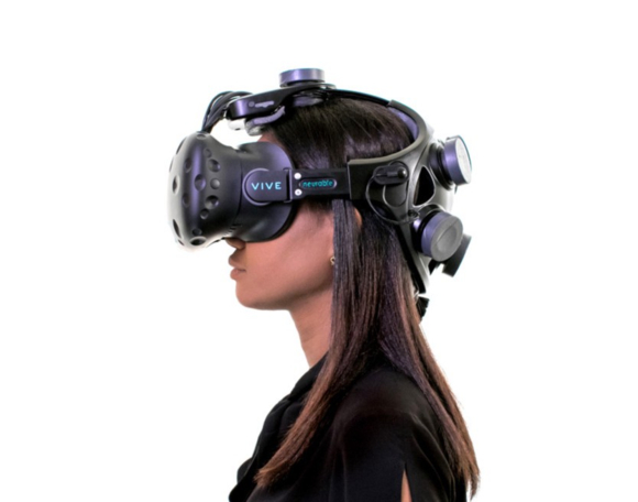 BCI 기술 스타트업 뉴러블이 가상현실에서 생각만으로 각종 기능을 조작하거나 상호 반응을 가능하게 해주는 VR/AR용 인터페이스의 시작품을 공개했다. / 뉴러블 제공