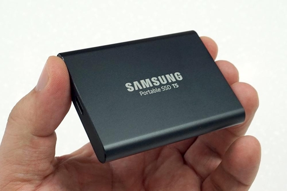 삼성 휴대용 SSD T5는 고화질 대용량의 사진이나 동영상 등의 데이터를 빠른 시간에 복사와 이동, 백업하는데 최적의 성능과 편의성을 제공한다. / 최용석 기자