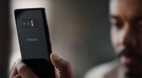 삼성전자가 최근 미국 시장에서 선보인 광고의 한 장면. / 유튜브 갈무리