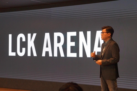 이승현 라이엇게임즈 한국대표가 LCK Arena 경기장에 대해 설명하고 있다. / 라이엇 게임즈 제공