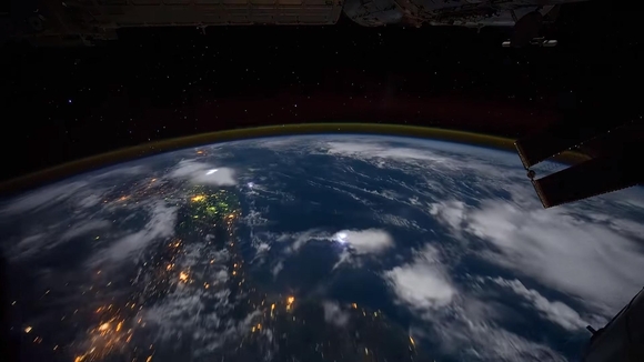 니콘 DSLR 카메라로 담은 지구 풍경. / 니콘 유튜브 갈무리