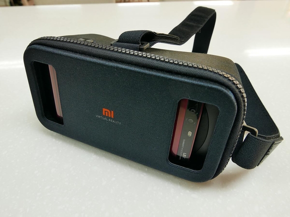 스마트폰이 장착된 VR HMD. / 차주경 기자