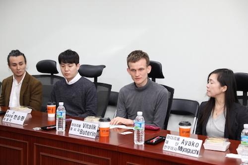 비탈릭 부테린 이더리움 창시자(오른쪽에서 두번째)가 정책간담회에 참석한 모습. / 송희경 의원실 제공
