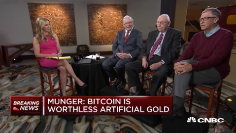 워런 버핏(왼쪽에서 두 번째)과 빌 게이츠(오른쪽)이 7일 미국 경제 전문 매체 CNBC에 출연한 모습. /  CNBC 갈무리