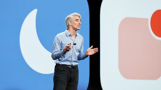 크레이그 페더리기 애플 소프트웨어 엔지니어링 담당 수석부사장이 4일(현지시각) 새너제이 컨벤션센터에서 열린 WWDC 2018에서 iOS12를 소개하고 있다. / 애플 제공