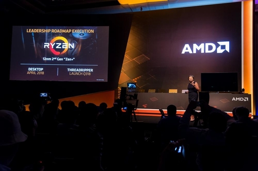AMD가 컴퓨텍스 2018에서 최대 32개 코어를 탑재하는 전문가용 2세대 ‘라이젠 스레드리퍼’를 공개했다. 자사 신제품을 소개하고 있는 리사 수 AMD CEO. / AMD 제공
