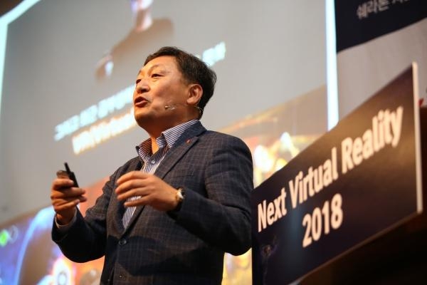 박동기 롯데월드 개표가 IT조선 ‘넥스트 VR 2018 콘퍼런스'에서 발표를 하고 있다. / IT조선DB