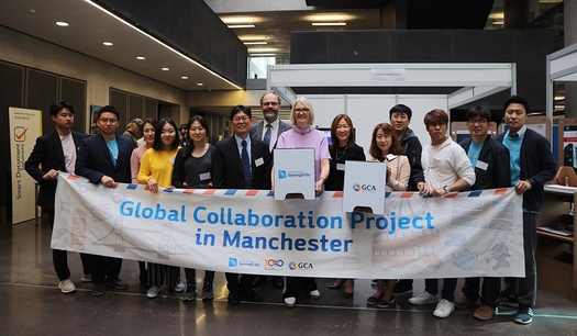 경기도와 경기콘텐츠진흥원이 도내 우수 VR·AR 기업의 해외 진출을 돕기 위한 ‘글로벌 콜라보레이션 프로젝트(CGP)’를 진행했다. CGP 참가자들과 영국 현지 관계자들의 모습. / 경기콘텐츠진흥원 제공
