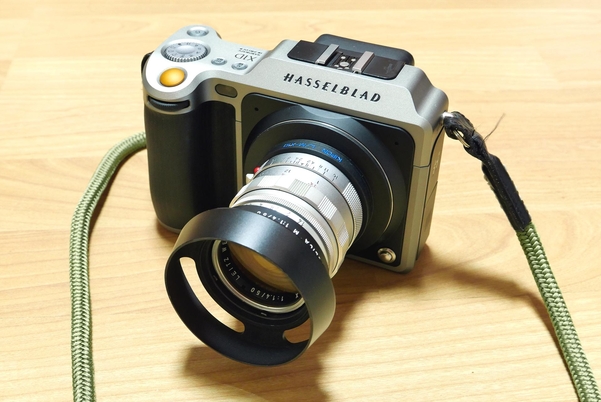 핫셀블라드 X1D에 라이카 50㎜ F1.4 2세대 렌즈를 마운트한 모습. / 차주경 기자
