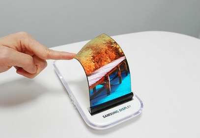 삼성디스플레이의 스마트폰용 플렉시블 OLED 패널. / 삼성디스플레이 제공