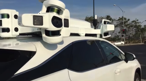 미국 캘리포니아주에서 발견된 애플의 자율주행차. / 유튜브 갈무리