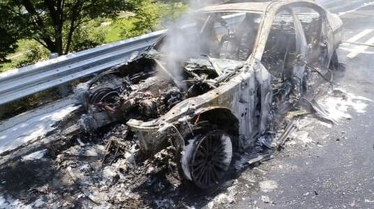 불에 탄 BMW 520d. / 경기 여주소방서 제공