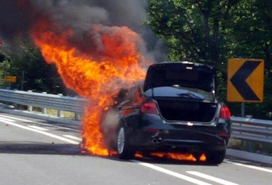 BMW 520d에 발생한 화재. / 강원지방경찰청