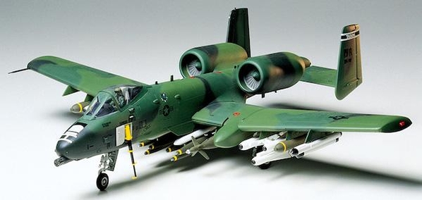 A-10A 프라모델 모형. 일본 타미야제로 1990년대초 이전 3색 위장 무늬를 하고 있다. / 타미야 제공