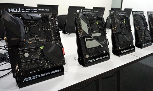 인텔 9세대 프로세서를 정식 지원하는 에이수스의 Z370 칩셋 메인보드 제품들. / 최용석 기자