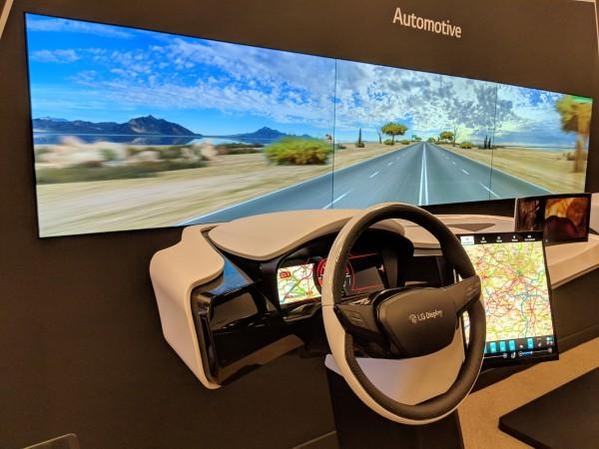 LG디스플레이가 올 1월 미국 라스베이거스에서 열린 세계 최대 IT 전시회 ‘CES 2018’에서 선보인 차량용 디스플레이. / 노동균 기자