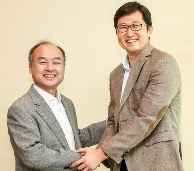 손정의 소프트뱅크 회장(왼쪽)과 김범석 쿠팡 대표(오른쪽)./ 쿠팡 제공