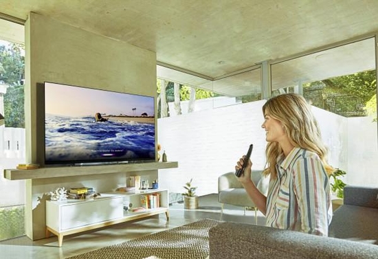 2019년형 LG전자 TV에 탑재된 알렉사 호출 기능을 이용하는 모습. / LG전자 제공
