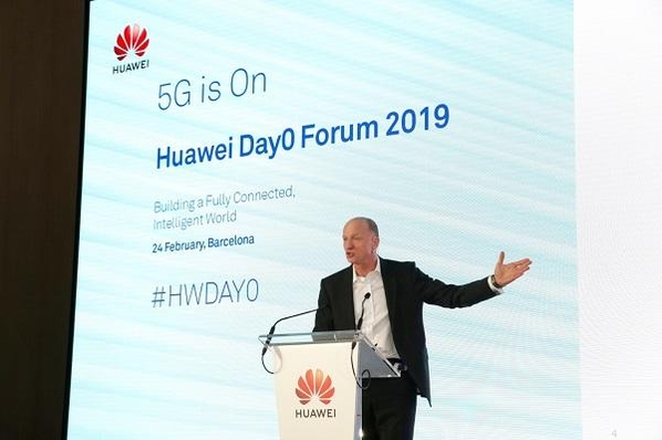 올레프 스완티 선라이즈 최고경영자(CEO)가 MWC 2019 기간 중 열린 화웨이 행사에 참석해 5G 상용화 서비스 계획을 설명하고 있다. / 화웨이 제공