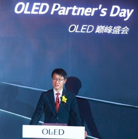 LG디스플레이 TV사업부장 오창호 부사장이 '2019 OLED 파트너스 데이' 행사에서 중국 OLED 사업 전략을 주제로 발표하는 모습. / LG디스플레이 제공