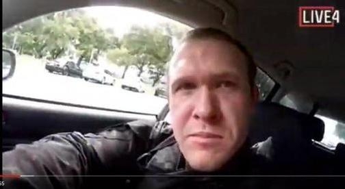 지난 15일 뉴질랜드에서 총격 테러 용의자 남성이 페이스북으로 테러 전후 상황을 생중계했다./ 페이스북 영상 갈무리