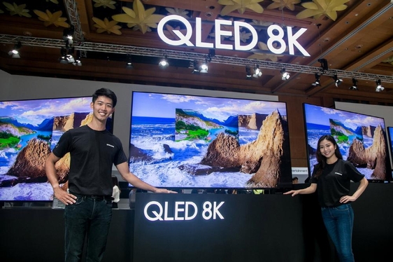 삼성전자가 싱가포르에서 ‘동남아 포럼 2019’를 열고 QLED 8K TV(사진) 등 프리미엄 가전 신제품을 선보였다. / 삼성전자 제공;