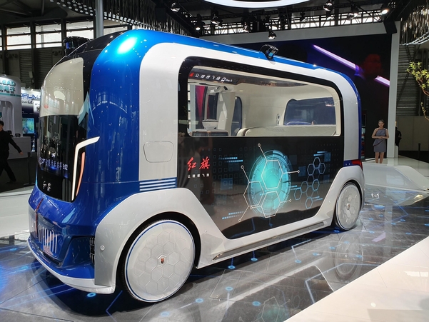 중국 자동차업체 홍치가 ‘CES 아시아 2019’에서 공개한 자율주행차. 중국 해남성에서 시험 운전중이며 5G 인프라 구축과 함께 도입 예정이다.