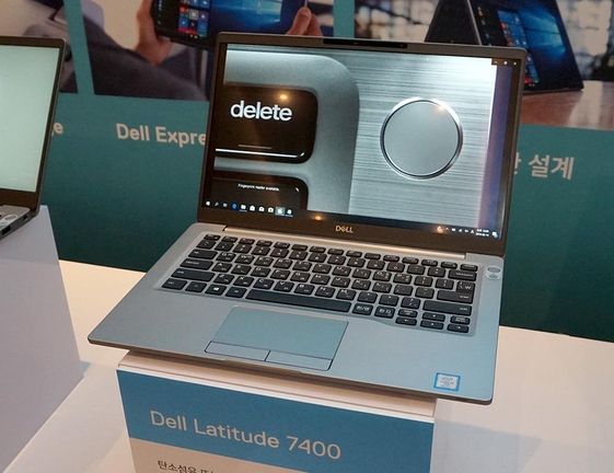 업계 최초 근접 센서를 이용한 사용자 인식 기능을 갖춘 델 래티튜드 7400 2in1 노트북. / 최용석 기자