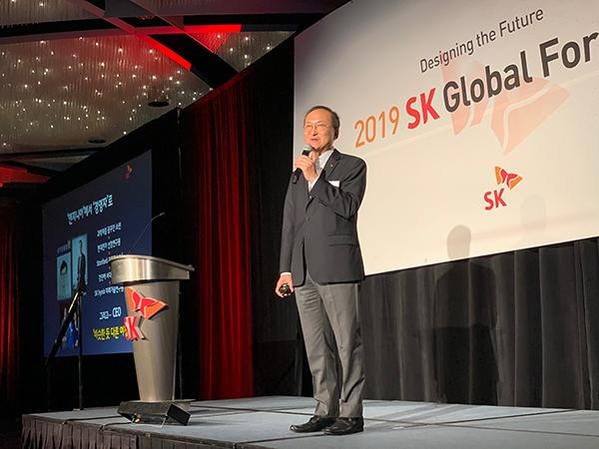 이석희 SK하이닉스 사장이 미국 캘리포니아주 샌프란시스코에서 개최된 ‘2019 SK 글로벌 포럼’에서 사업전략을 발표하고 있다. / SK제공