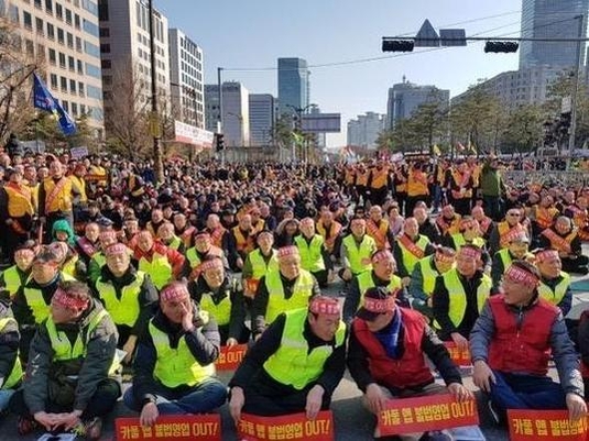  2018년 11월 서울 광화문 앞에서 열린 택시업계 카풀 반대 집회. / 조선DB