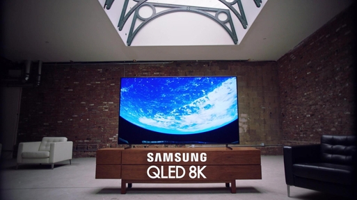 우주정거장에서 본 지구의 아름다운 모습을 삼성 QLED 8K TV가 실제 눈으로 보는 것 같이 생생하게 전달하고 있다. /자료 삼성전자