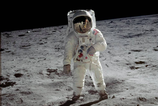 아폴로 11호를 타고 달에 도착해 탐사 중인 버즈 올드린 / 나사 홈페이지 갈무리