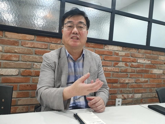 최광림 샵플링 대표가 국내 최초 무재고 전문셀러 솔루션 ‘샵플링을 소개하고 있다./사진 김준배기자